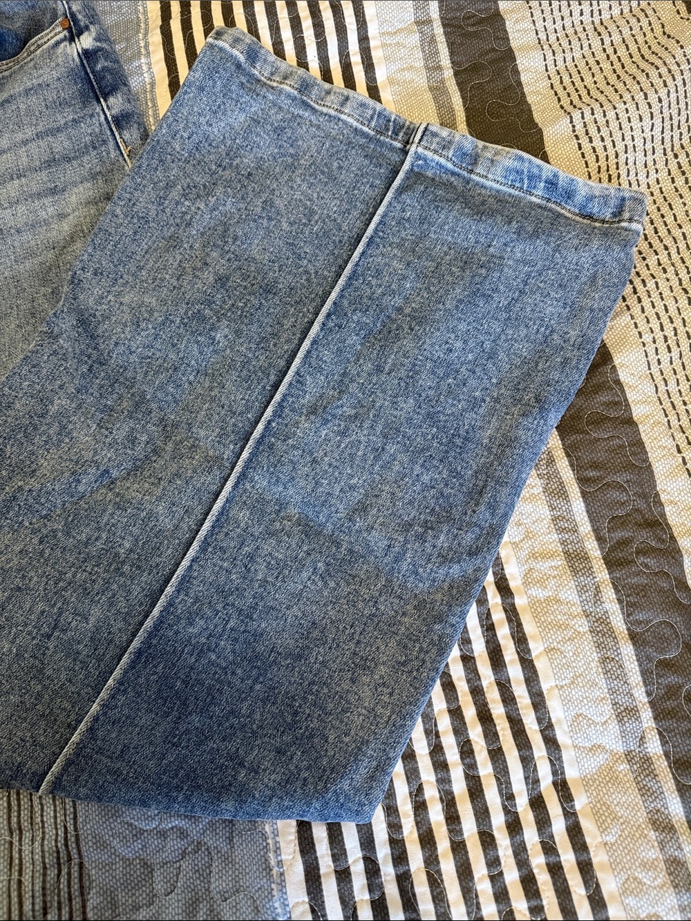 Wide-Leg Paneled Jeans in Light Blue Denim New without tags Never worn - Picture 3 of 9